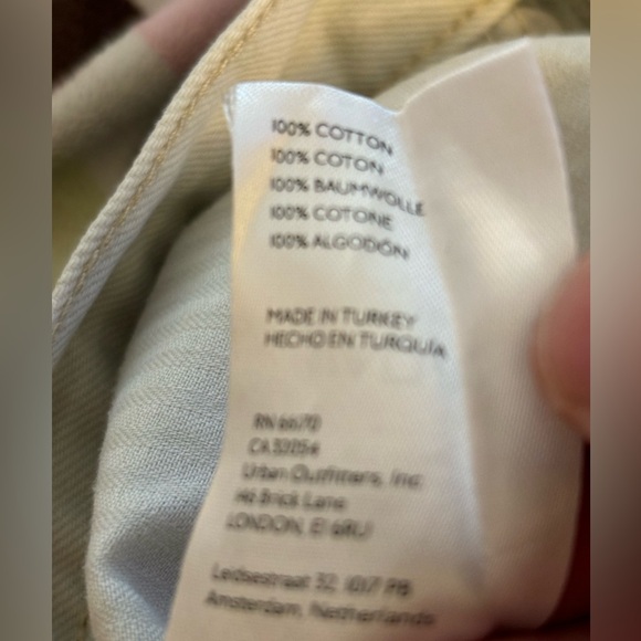 Free People We the Free Women's light wash denim cutoffs. Size 28 - Picture 9 of 9